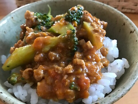 ブロッコリーと大豆ミートのトマトカレーごはん